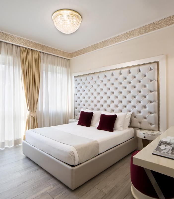 Standard Double Room with Balcony and City View image 1