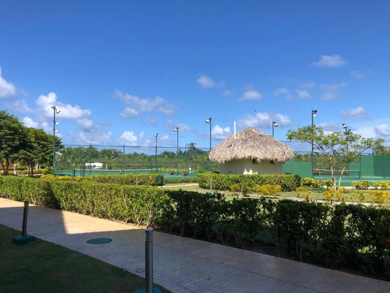 Beautiful One Bedroom unit with pool and Beach club in a Golf Project - image 7