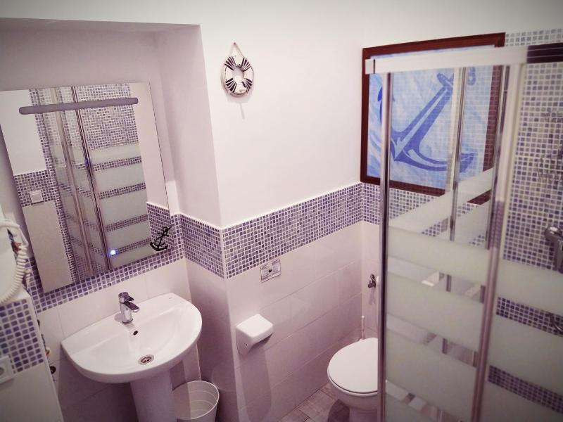 Double Room with Private Bathroom Ground Floor Exterior image 4