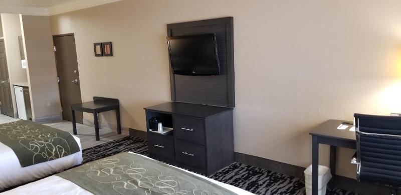 King Suite - Non-Smoking image 2