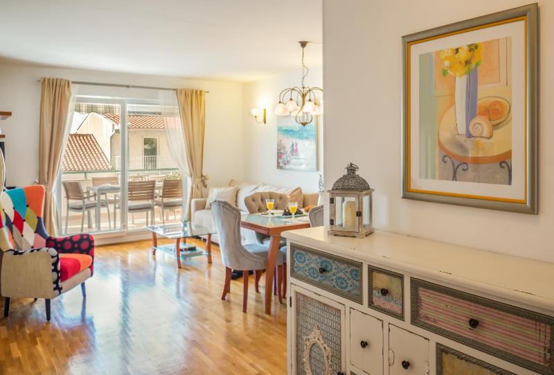 Deluxe Apartment image 1