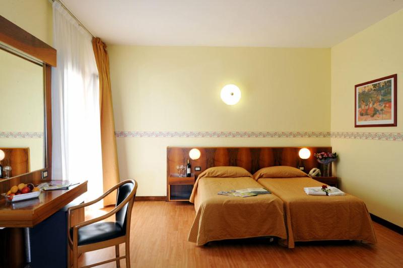 Double or Twin Room image 4