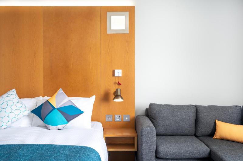 Standard Accessible Queen Room - Top Floor image 2