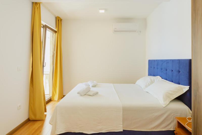 Deluxe Suite with Sea View image 2