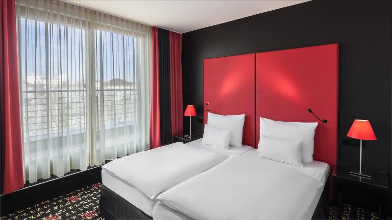 King Suite with Sofa Bed and Garden View image 3