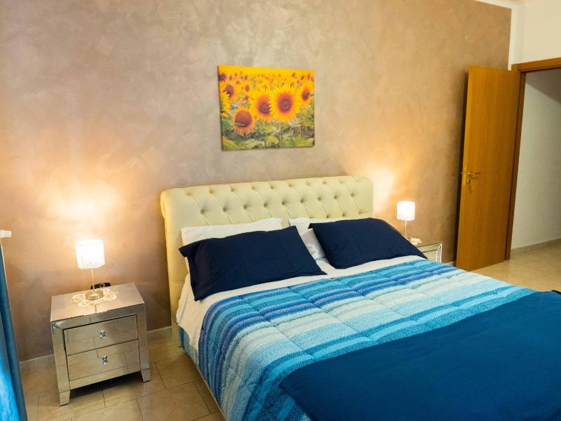 King Room with Balcony image 3