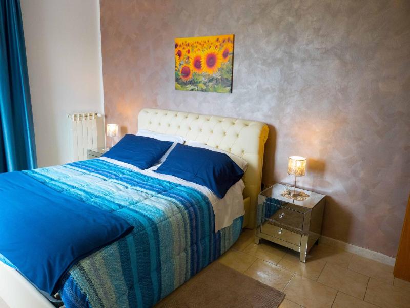 King Room with Balcony image 1