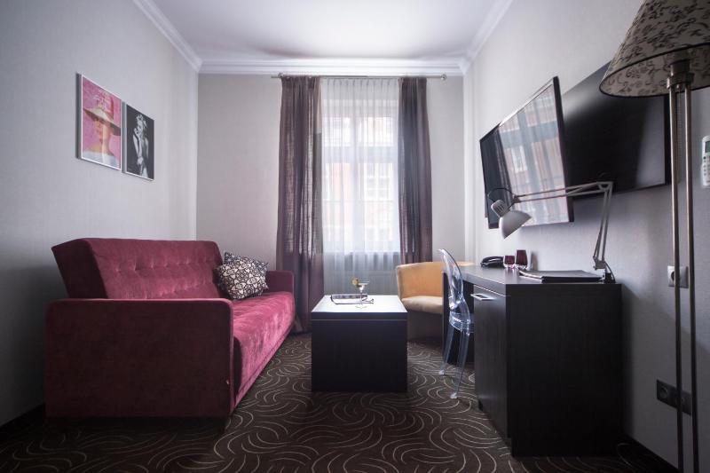 Deluxe Double Room with double sofa image 3