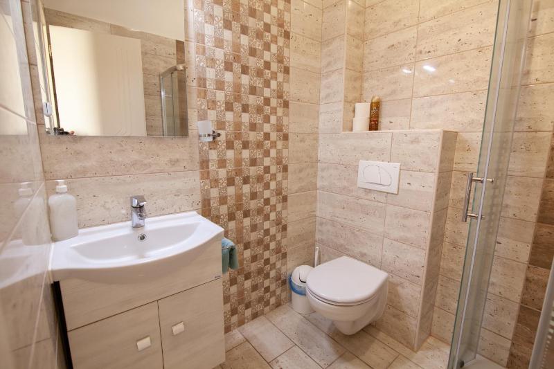 Deluxe Room (2 Adults + 1 Child) image 2