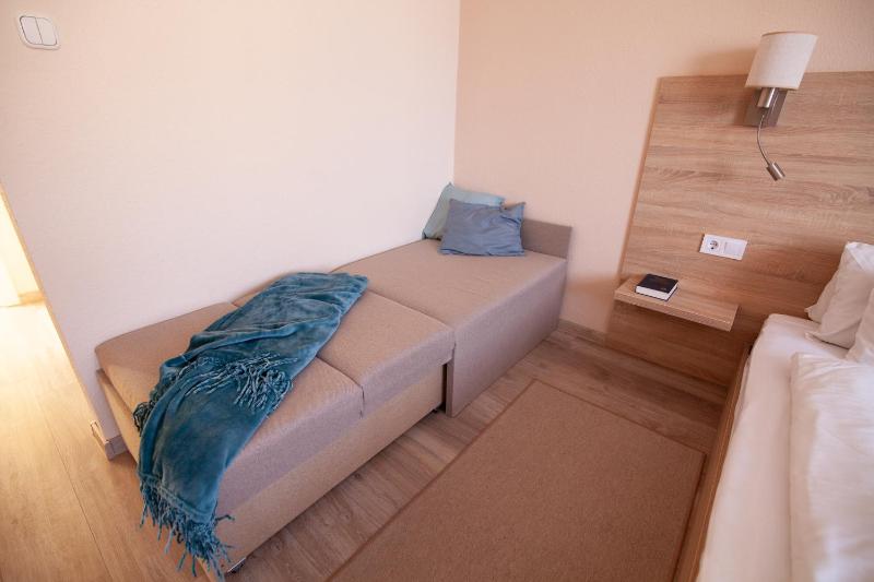 Deluxe Room (2 Adults + 1 Child) image 4