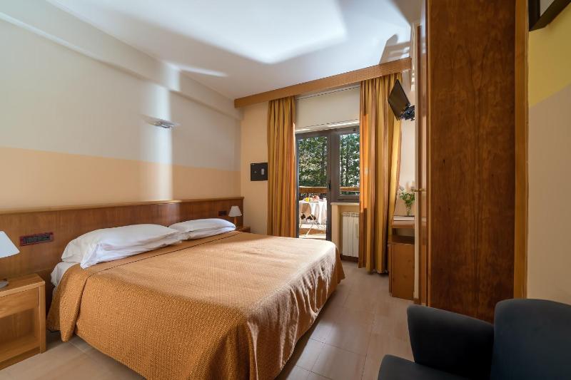 Quadruple Room image 3