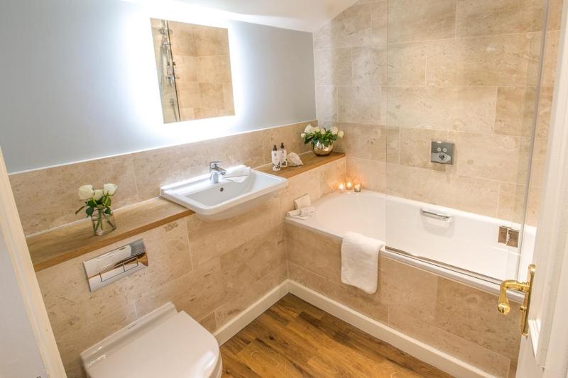 Standard Double Room image 4