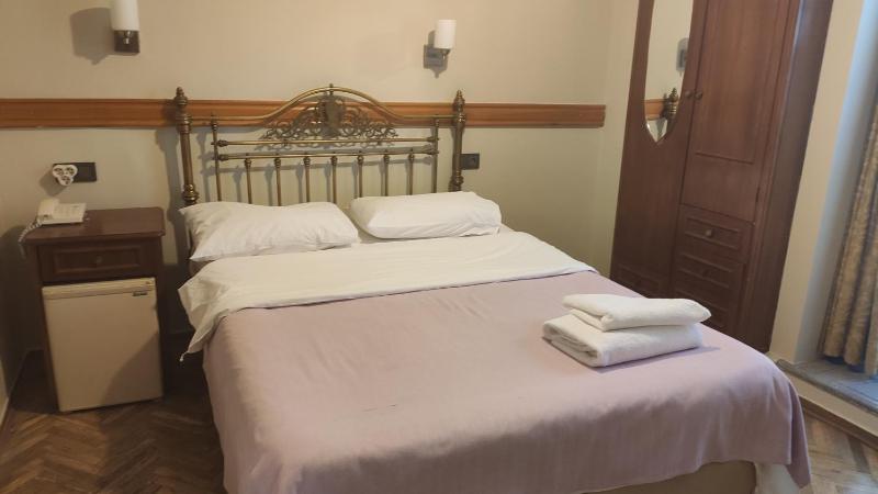 Economy Double Room image 4