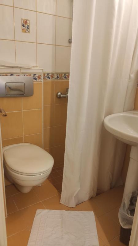 Economy Double Room image 2
