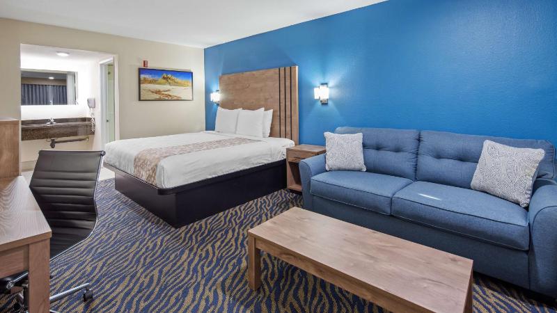 King Room with Sofabed - Non-Smoking image 1