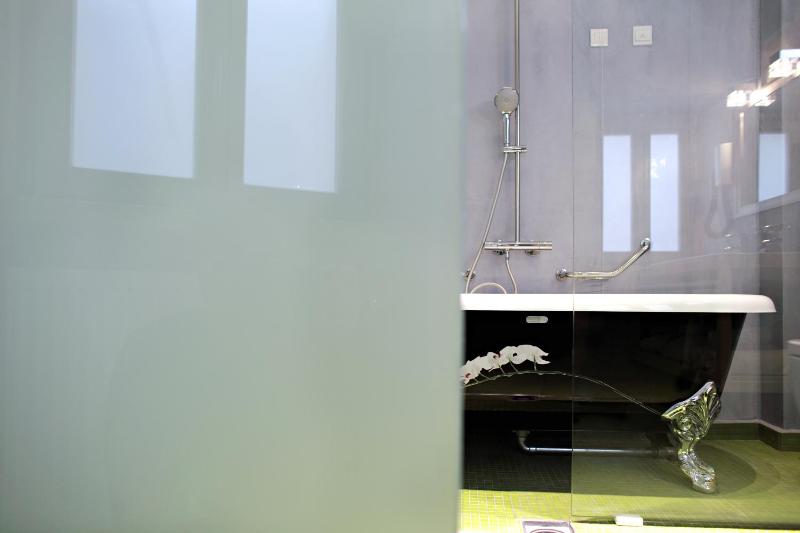 One-Bedroom Suite image 4