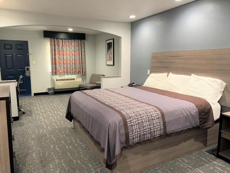 King Room image 3