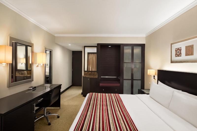 Deluxe King Room - Non-Smoking image 3