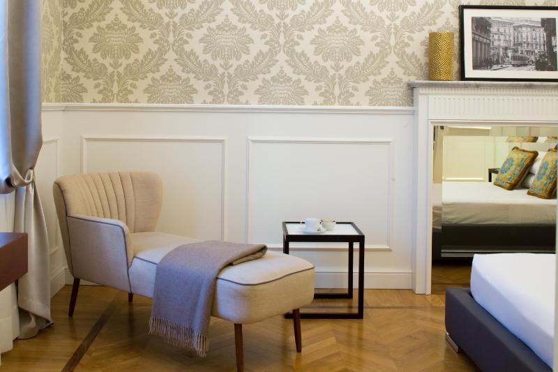 Superior Double Room image 3