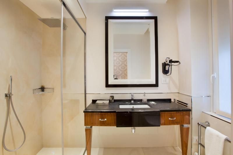 Superior Double Room image 4