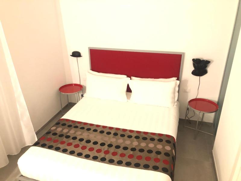 Deluxe Room image 3
