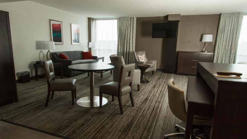 Standard King Room with Sofa Bed - Non-Smoking image 3