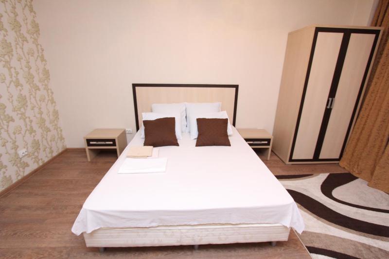 One-Bedroom Apartment image 2