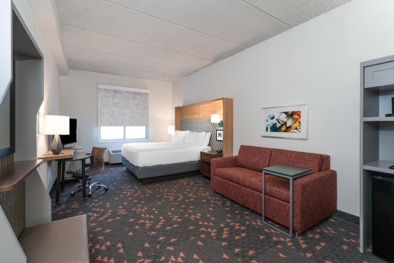 Standard King Room with Sofa Bed image 2