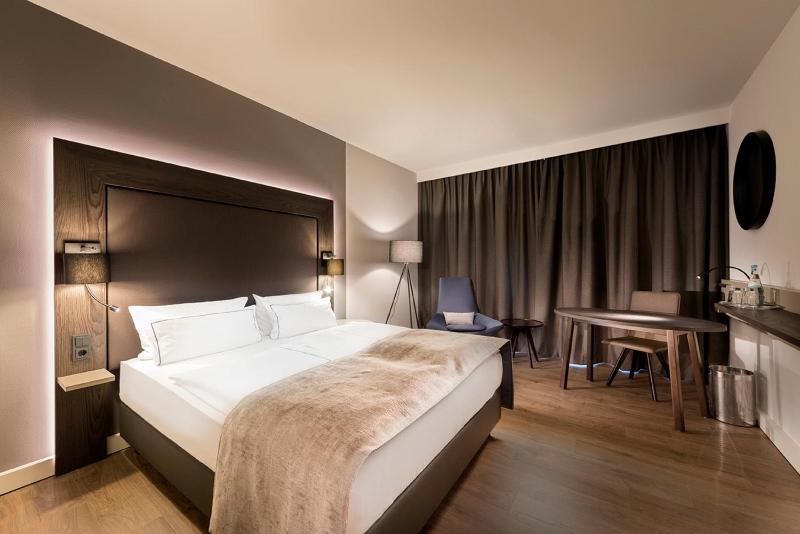 Executive King Room image 3