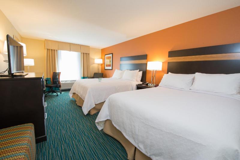 Standard King Room with Mobility Accessible Roll-In Shower image 4