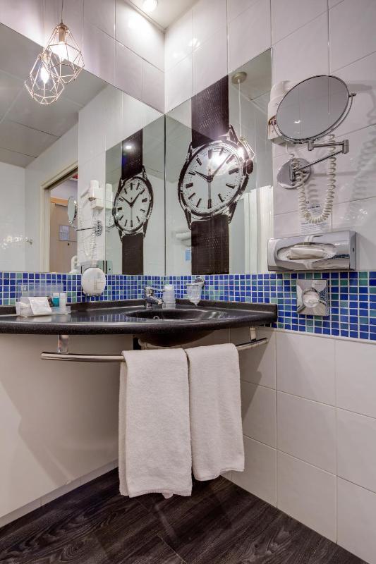 Standard Room image 4