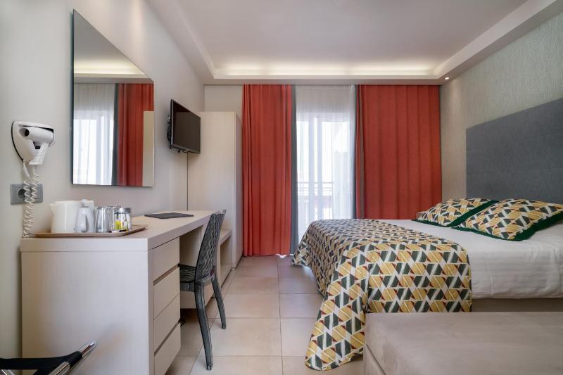 Deluxe Double or Twin Room with Garden View image 3