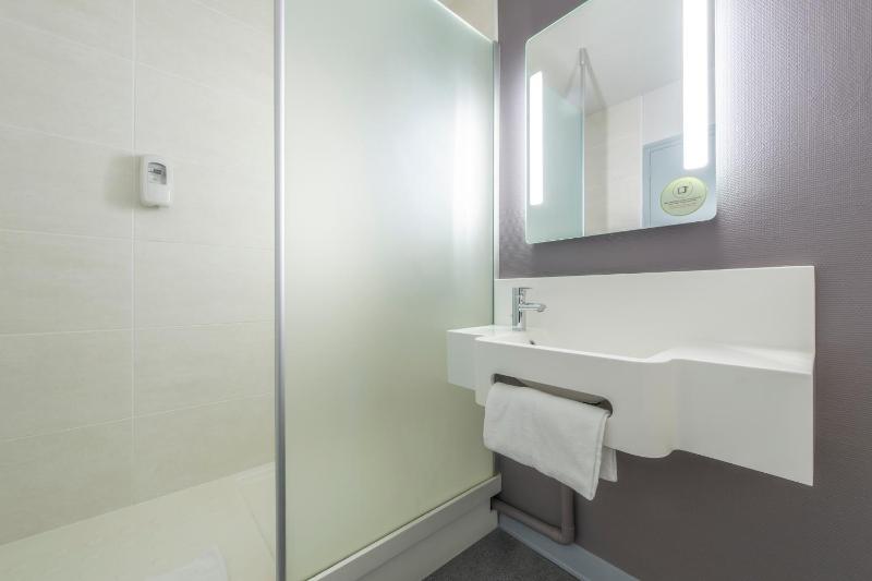 Double Room image 3