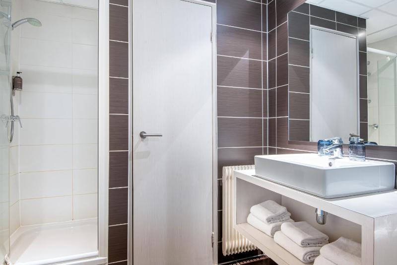 Superior Suite with Balcony image 2