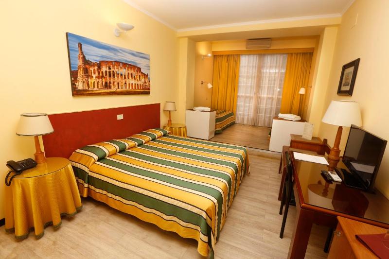 Quadruple Room image 3