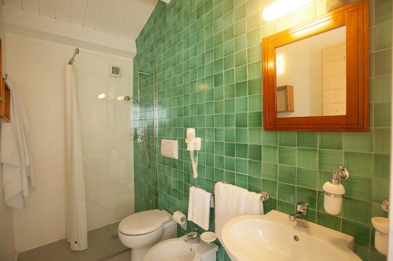 Deluxe Double Room with Sea View image 3