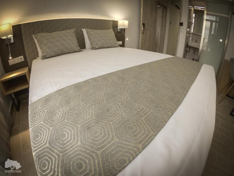 Double Room with Balcony and Sea View image 4