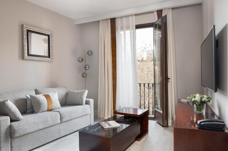 Two-Bedroom Apartment with City View image 2