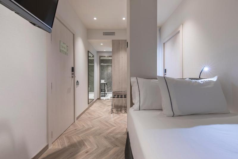 Single Room image 3