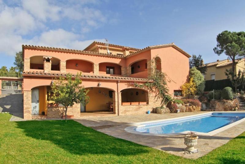 Villa with Private Pool image 1