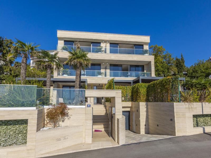 BEACH FRONT VILLA FRAN - DELUXE PENTHOUSE SUITE with private pool - image 34