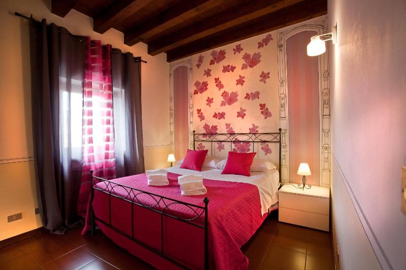 One-Bedroom Apartment image 1