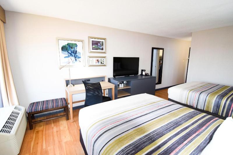 Queen Room with Two Queen Beds - Disability Access/Non-Smoking image 3