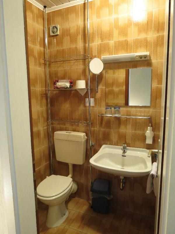 Double Room image 4