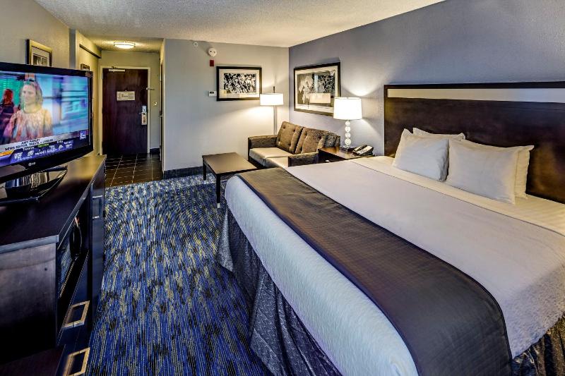Standard King Room with Sofa Bed image 2