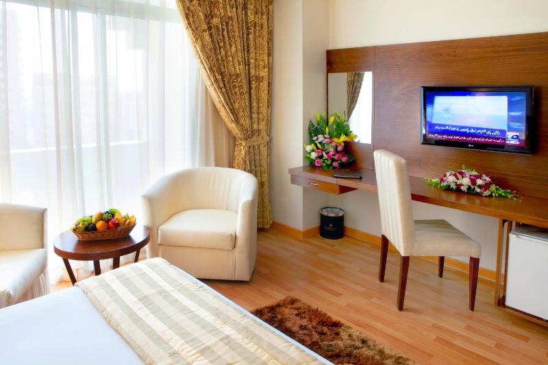 Family Suite One Bedroom with King Bed - 15% off F&B, 10% Off Laundry, Early Check-in (10.30am), Late Check-out (2pm) image 2