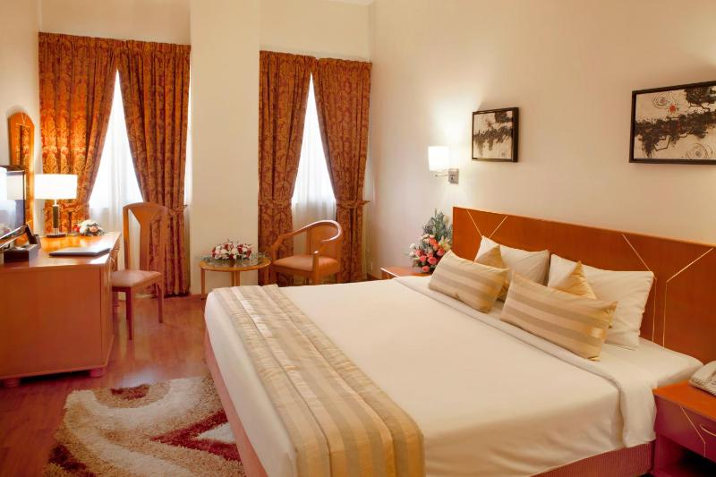 Family Suite One Bedroom with King Bed image 3