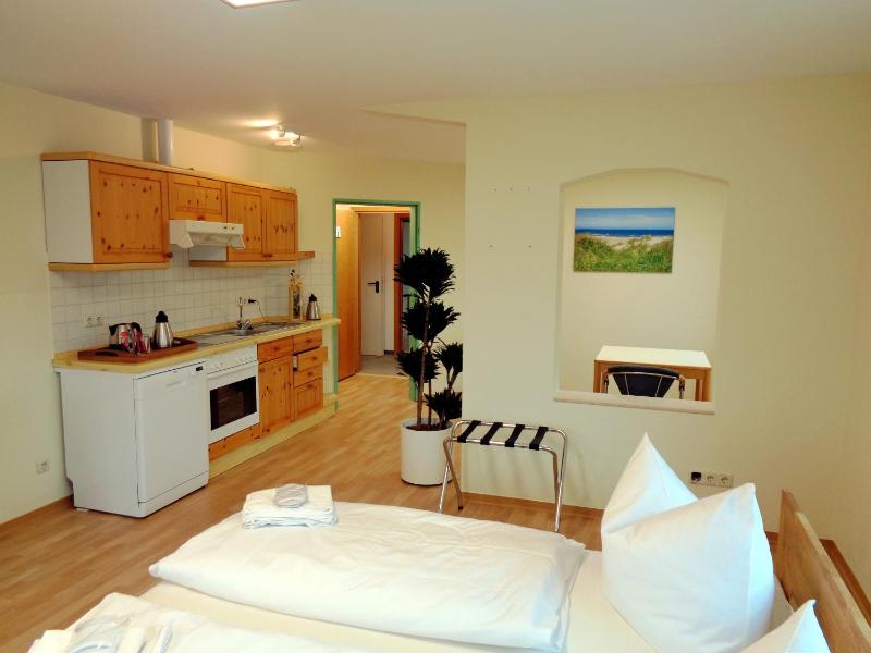 Deluxe Double Room with Shower image 3