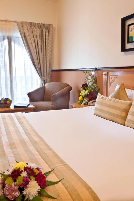 Classic Room with Double Bed - 15% off F&B, 10% Off Laundry, Early Check-in (10.30am), Late Check-out (2pm) image 2