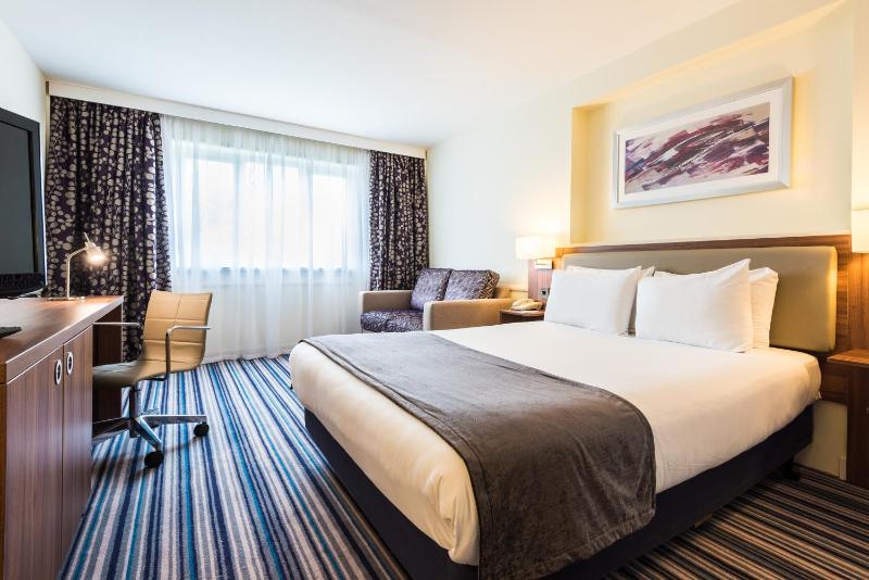 Standard Double Room with Sofa Bed image 3
